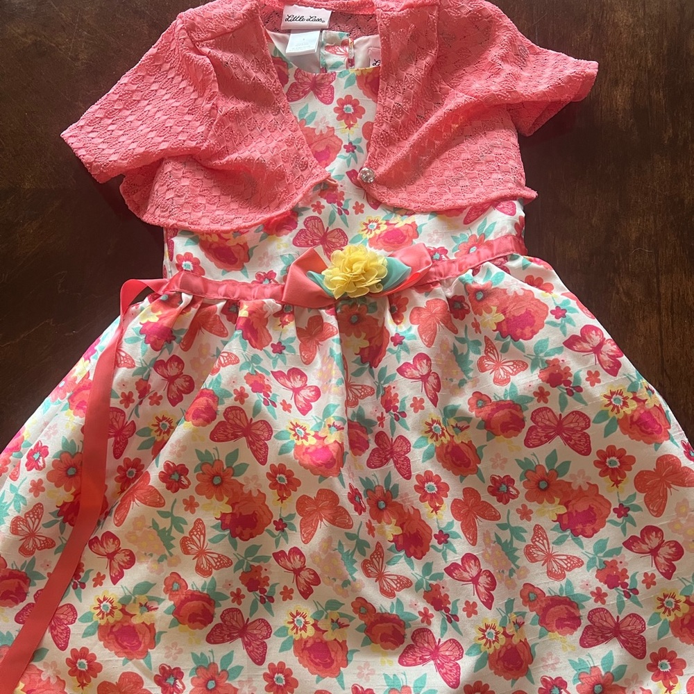 Little lass, size 5, kids dress. Perfect for Easter or spring!